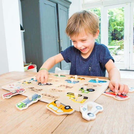 New Classic Toys Houten Vormenpuzzel - Voertuigen - 18 Puzzelstukjes 6 New Classic Toys Houten Vormenpuzzel - Voertuigen - 18 Puzzelstukjes - Afbeelding 4