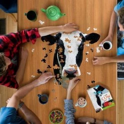 I AM 300 Puzzle: COW 45.72x50.80cm, 300pcs, In Doos 18.42x21.59x5.72cm, Madd Capp Puzzle, 10+ -Puzzels Verkoopwinkel 550x825 4
